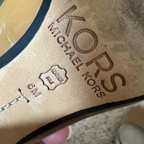 Michael Kors Beige Brown Leather Slip On Heels Size 6 - Picture 5 of 5
